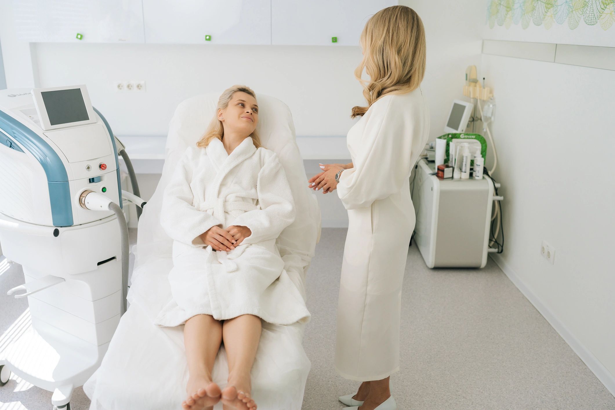 Supportive wellness consultation between practitioner and client
